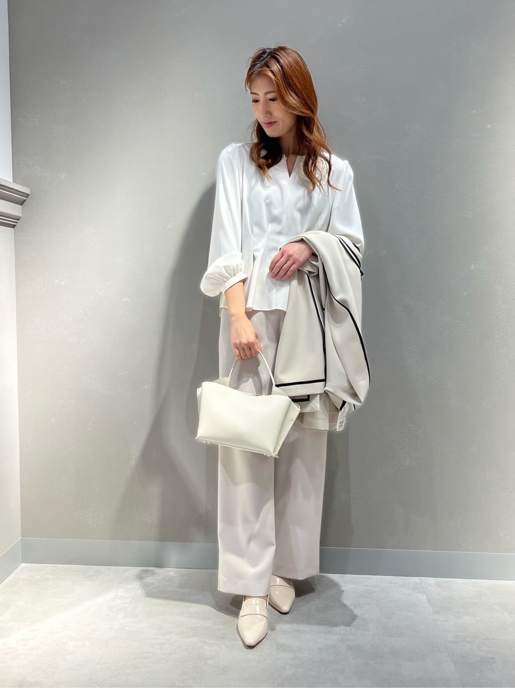 Vinのサイドタック2WAYハンドバックを使ったコーディネートを紹介します。｜Rakuten Fashion(楽天ファッション／旧楽天ブランドアベニュー)3663302