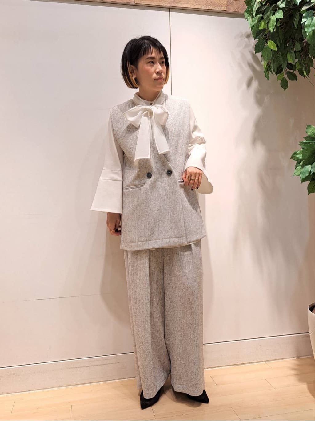 LASUDのスクエアワンハンドルバッグ(White/Black)を使ったコーディネートを紹介します。｜Rakuten Fashion(楽天ファッション／旧楽天ブランドアベニュー)3666810