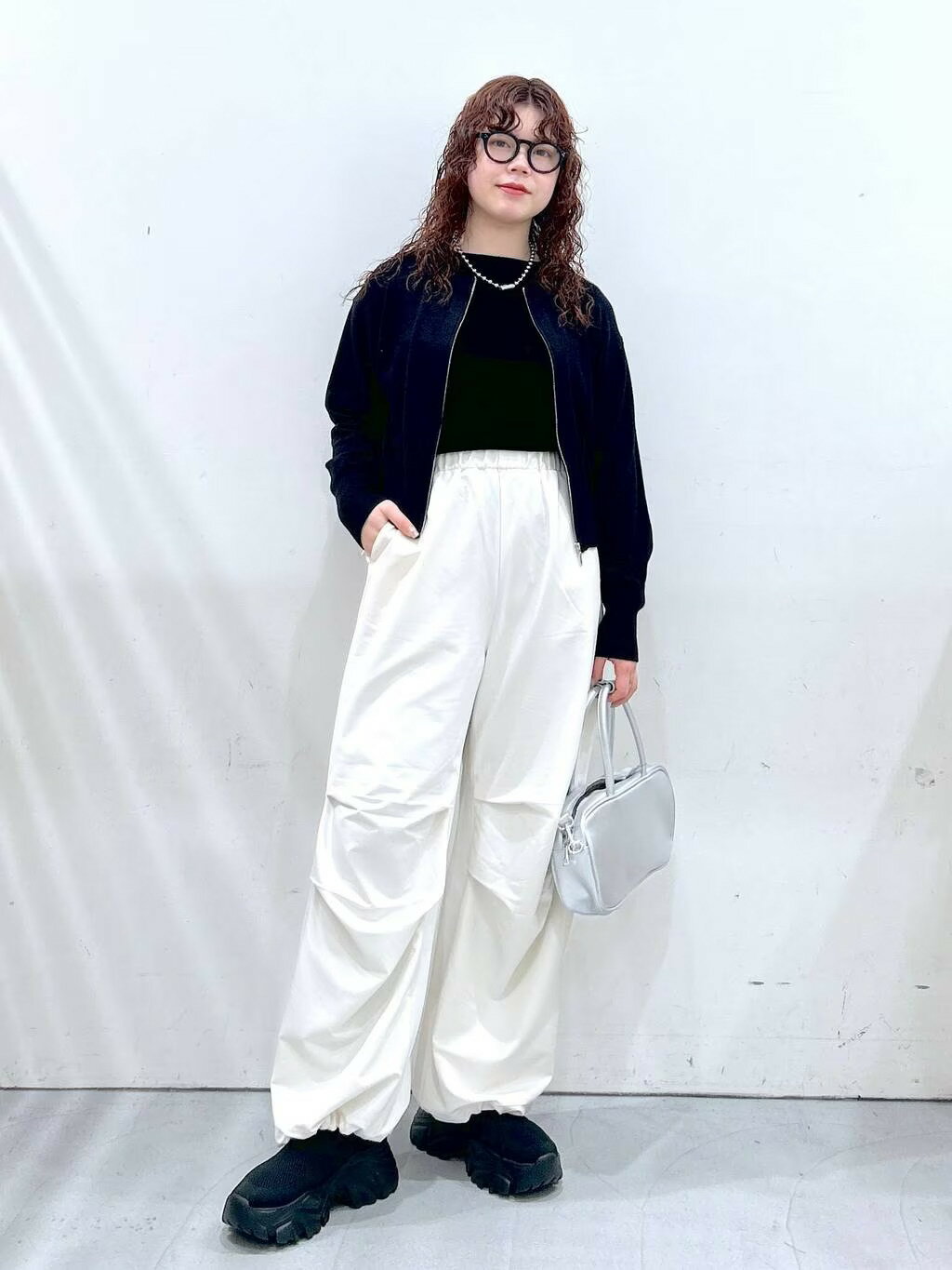 LAKOLEのスクエアボストンショルダーバッグを使ったコーディネートを紹介します。｜Rakuten Fashion(楽天ファッション／旧楽天ブランドアベニュー)3675053