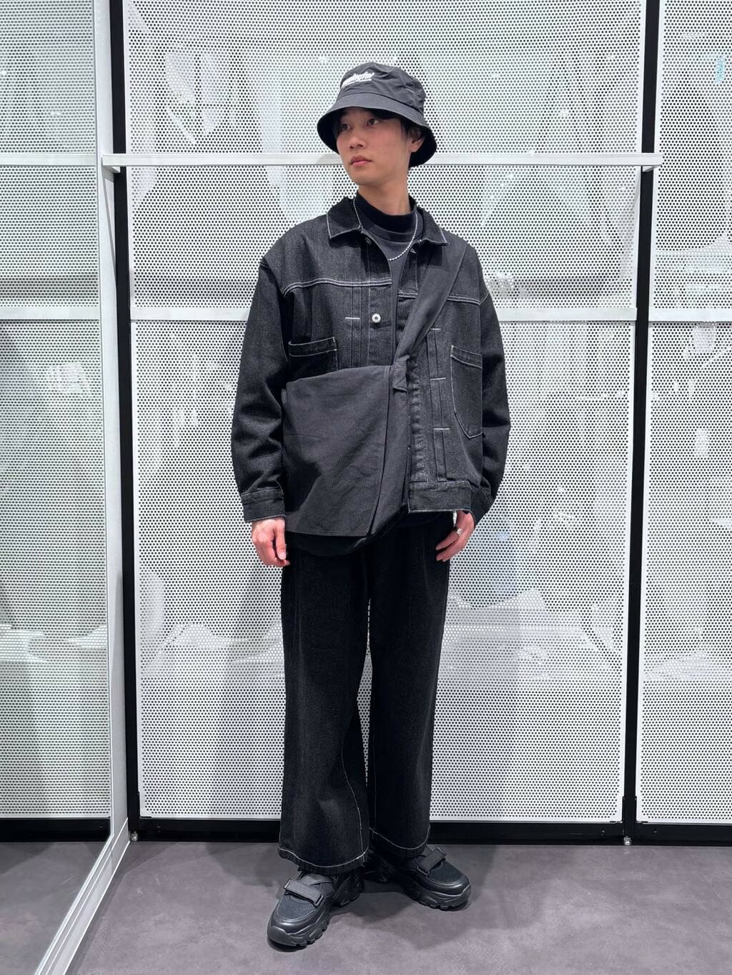 LAKOLEのベルトスニーカー[MENS]を使ったコーディネートを紹介します。｜Rakuten Fashion(楽天ファッション／旧楽天ブランドアベニュー)3675413