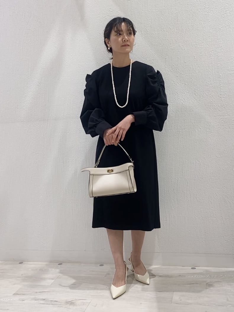 Vinのギャザースリーブポンチワンピースを使ったコーディネートを紹介します。｜Rakuten Fashion(楽天ファッション／旧楽天ブランドアベニュー)3676432