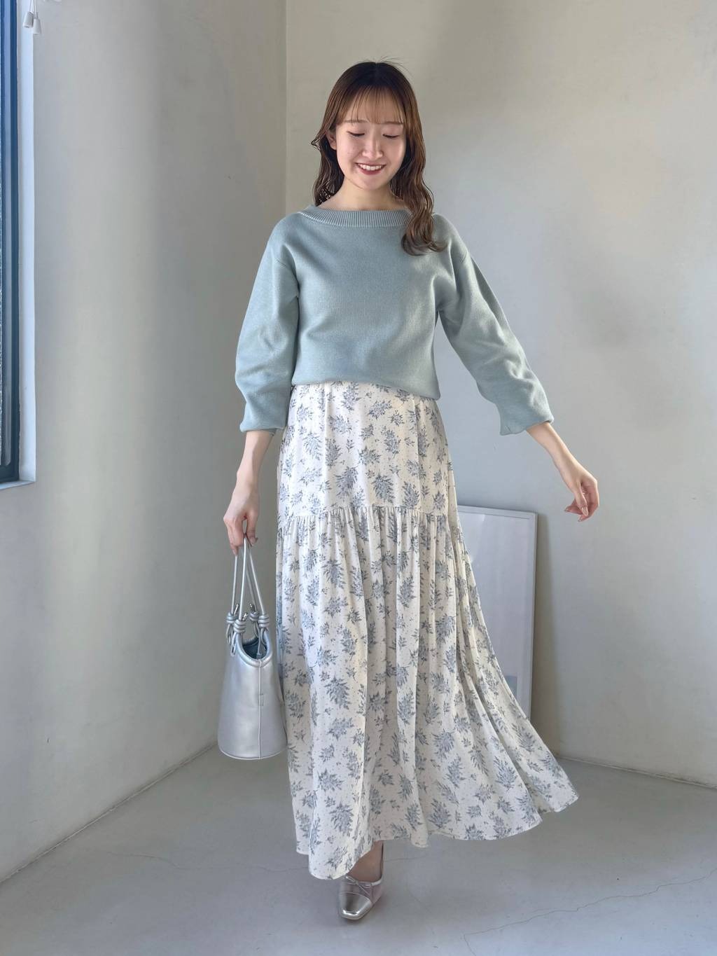 mysty womanのミモザ柄スカートを使ったコーディネートを紹介します。｜Rakuten Fashion(楽天ファッション／旧楽天ブランドアベニュー)3708891
