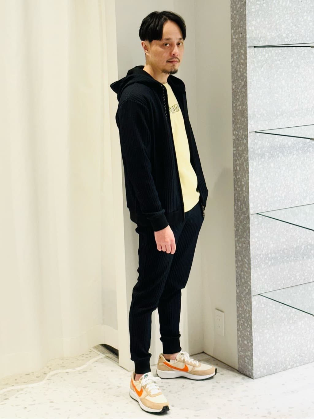 MEN'S BIGIのポリエステルニットジャガードパーカーを使ったコーディネートを紹介します。｜Rakuten Fashion(楽天ファッション／旧楽天ブランドアベニュー)3716304