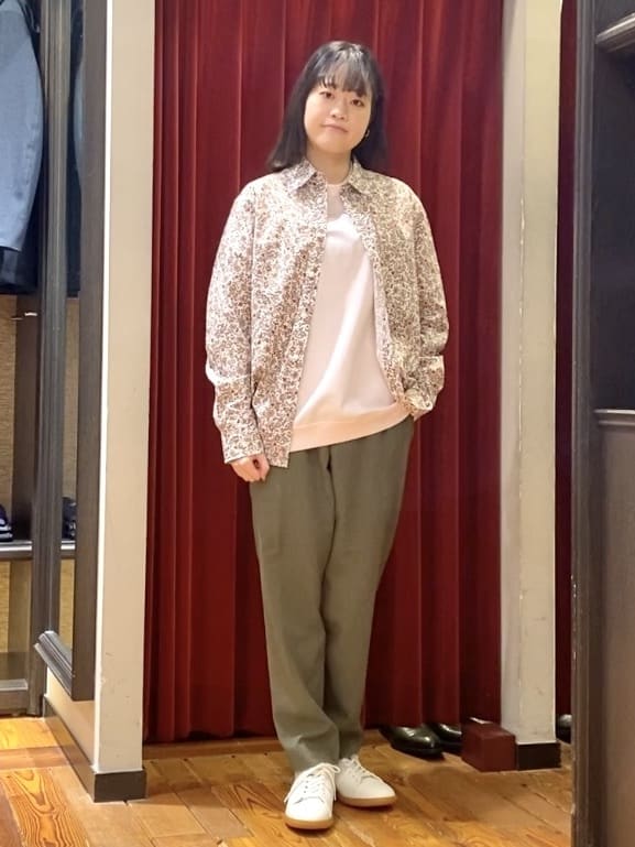 TAKEO KIKUCHIの【小花柄】フローラルパターン シャツを使ったコーディネートを紹介します。｜Rakuten Fashion(楽天ファッション／旧楽天ブランドアベニュー)3717041