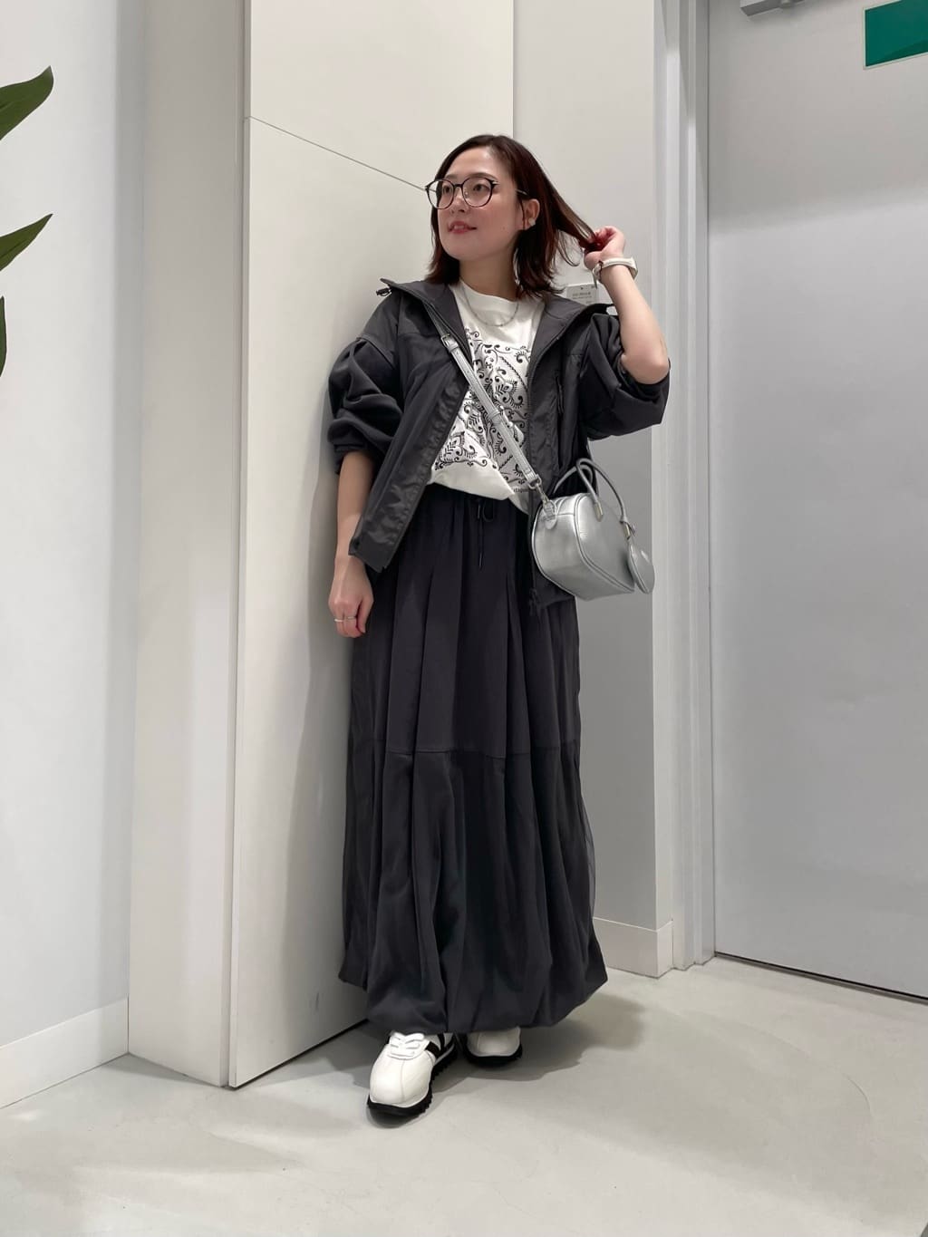 LASUDのラインデザインモノクロスニーカーを使ったコーディネートを紹介します。｜Rakuten Fashion(楽天ファッション／旧楽天ブランドアベニュー)3724851