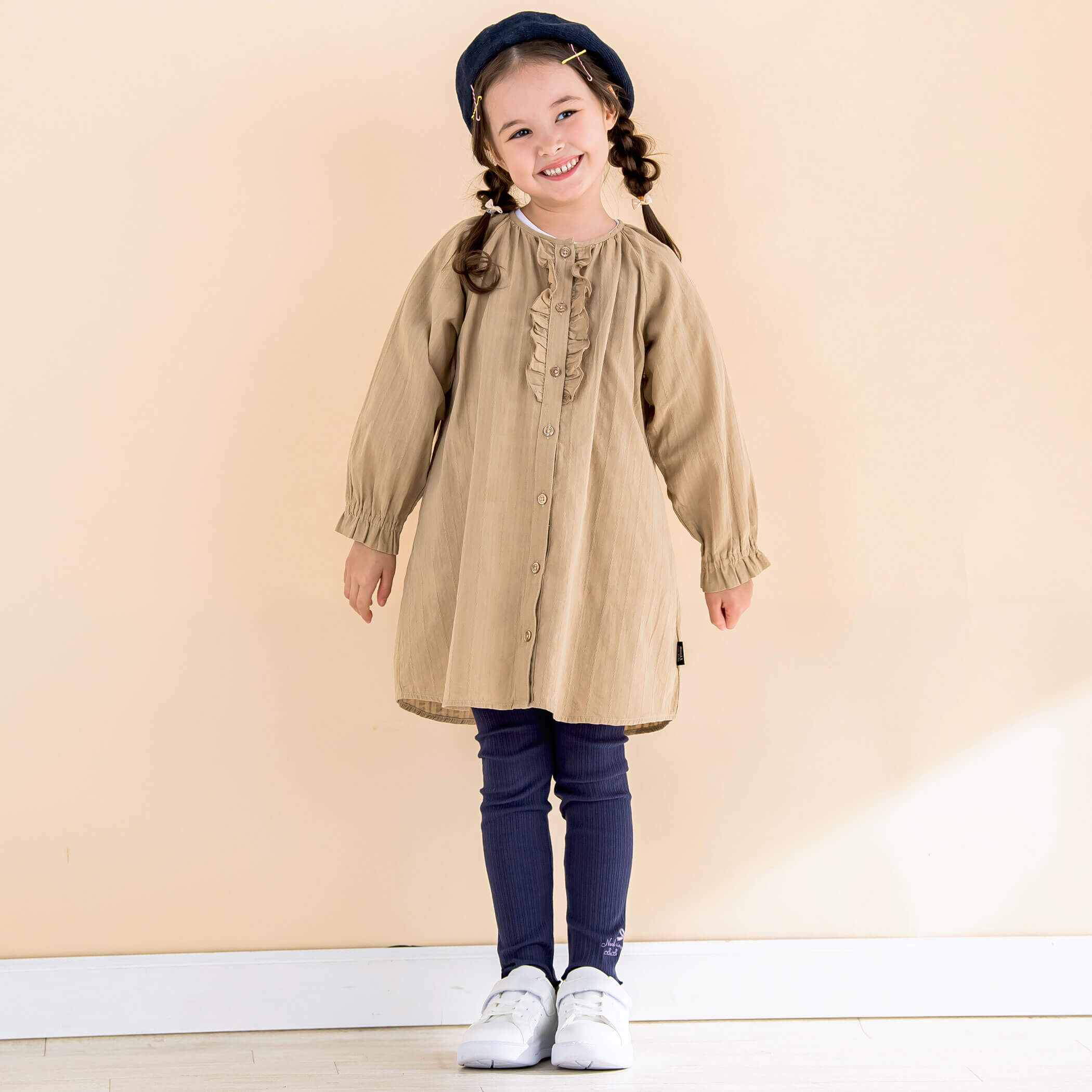 BEBE ONLINE STOREのドビーストライプワンピース&AラインTシャツセット 