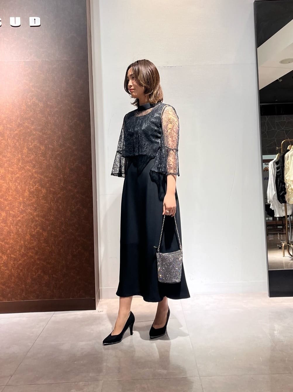 Vinのケープライクレースワンピースを使ったコーディネートを紹介します。｜Rakuten Fashion(楽天ファッション／旧楽天ブランドアベニュー)3733052