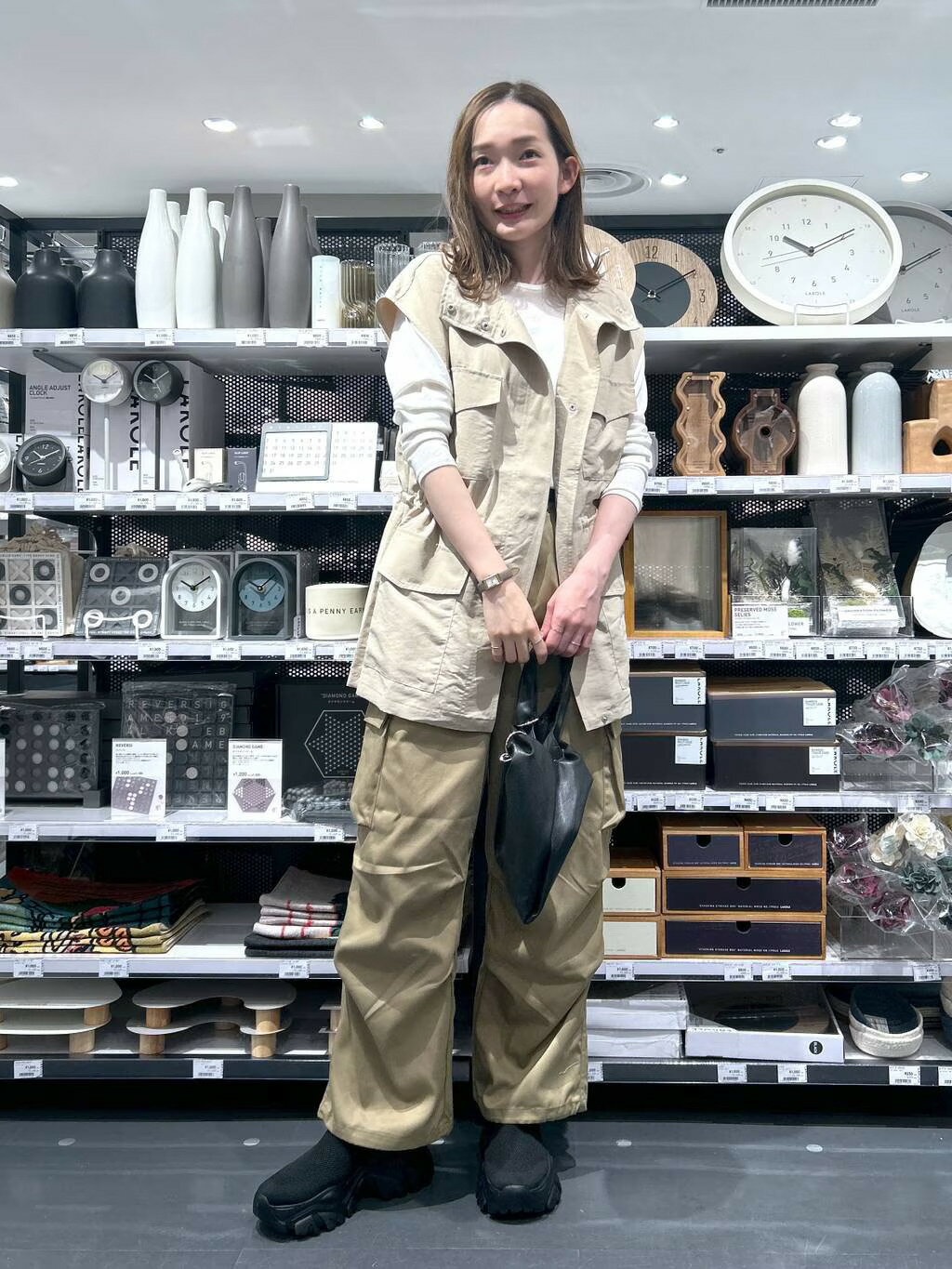 LAKOLEのミニ2WAYチェーンショルダーバッグを使ったコーディネートを紹介します。｜Rakuten Fashion(楽天ファッション／旧楽天ブランドアベニュー)3732773