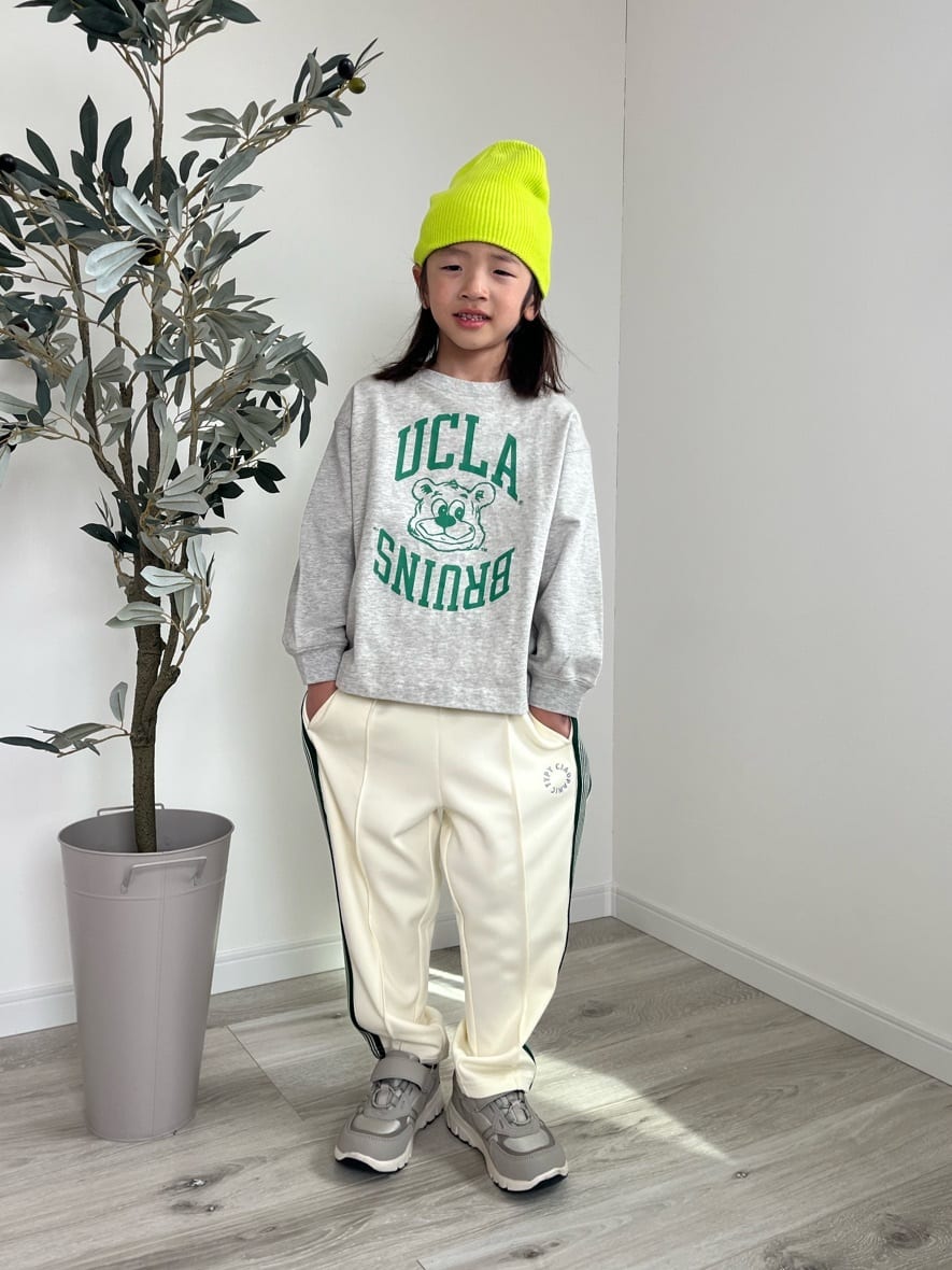 CIAOPANIC TYPYの【KIDS】【UCLA】TYPY別注カレッジ風プリントロンTeeを使ったコーディネートを紹介します。｜Rakuten Fashion(楽天ファッション／旧楽天ブランドアベニュー)3748748