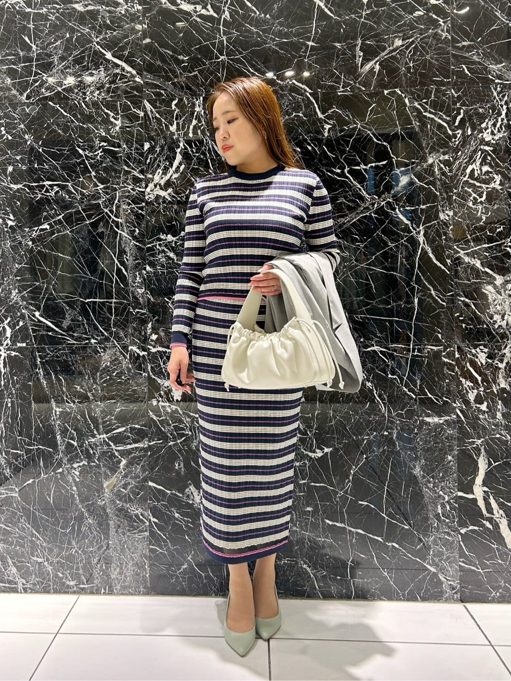 NANO universeのギャザーハンドルバッグを使ったコーディネートを紹介します。｜Rakuten Fashion(楽天ファッション／旧楽天ブランドアベニュー)3752386