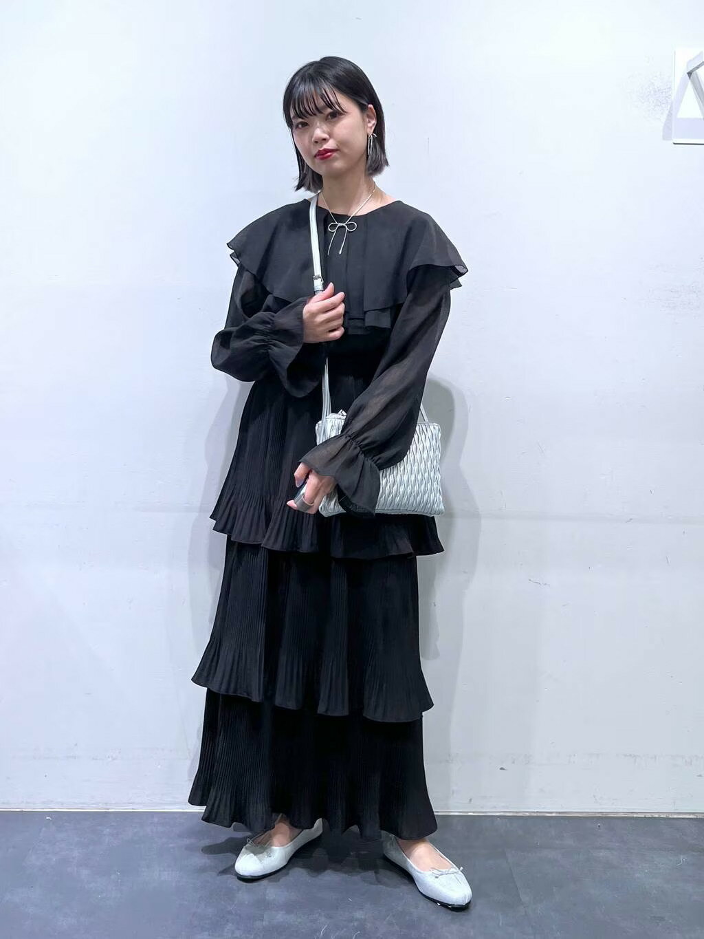 LAKOLEのケシプリーツティアードスカートを使ったコーディネートを紹介します。｜Rakuten Fashion(楽天ファッション／旧楽天ブランドアベニュー)3757045