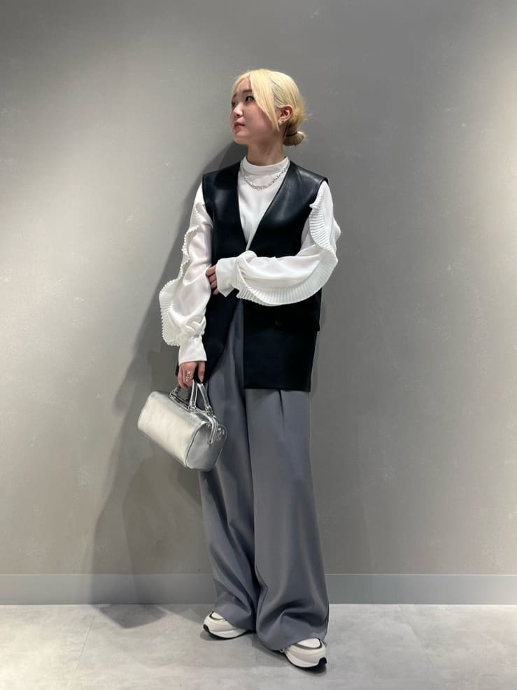 LASUDのプリーツフリルスリーブブラウスを使ったコーディネートを紹介します。｜Rakuten Fashion(楽天ファッション／旧楽天ブランドアベニュー)3760178