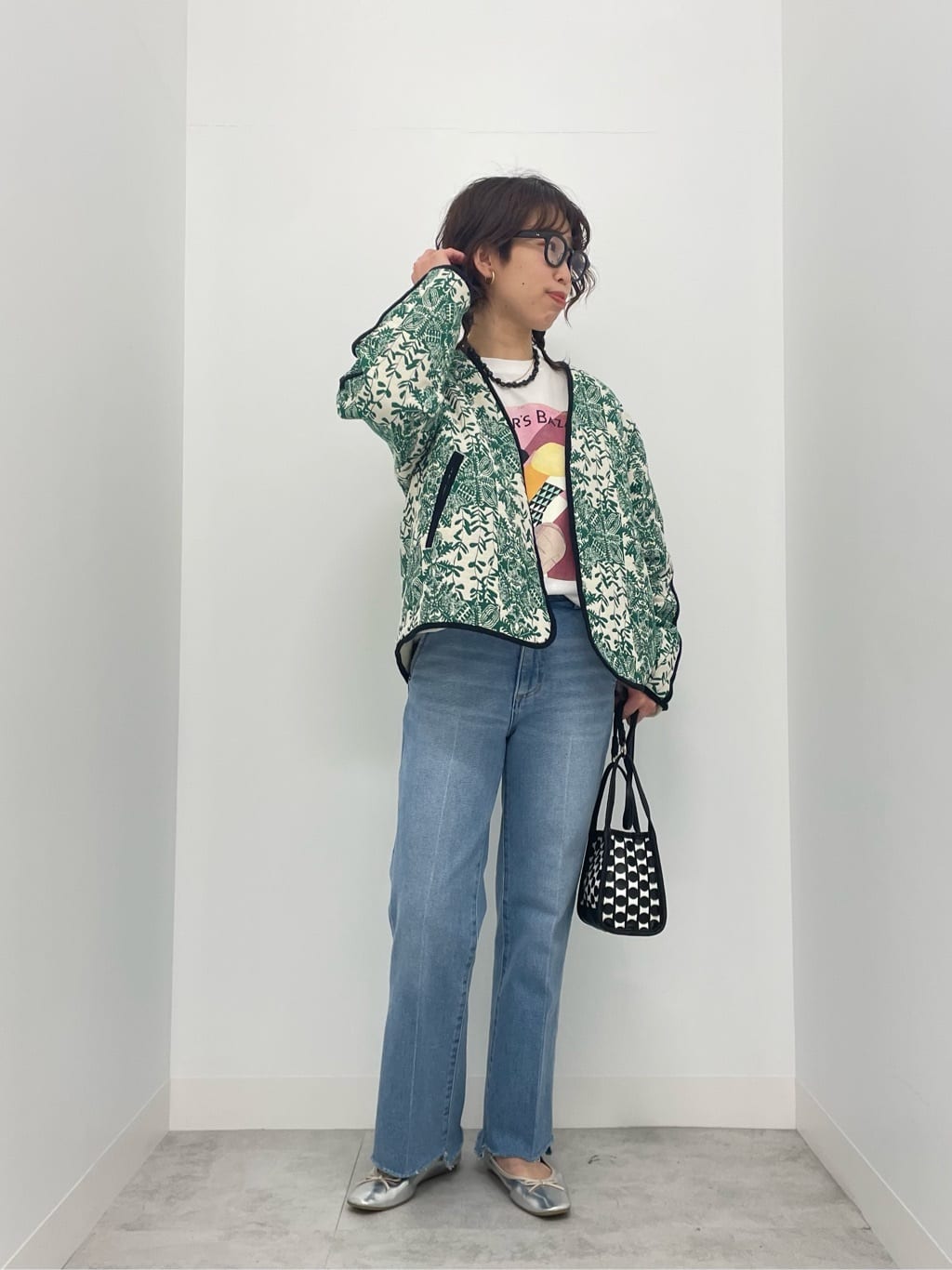 Vinのカットオフフレアデニムパンツを使ったコーディネートを紹介します。｜Rakuten Fashion(楽天ファッション／旧楽天ブランドアベニュー)3772665