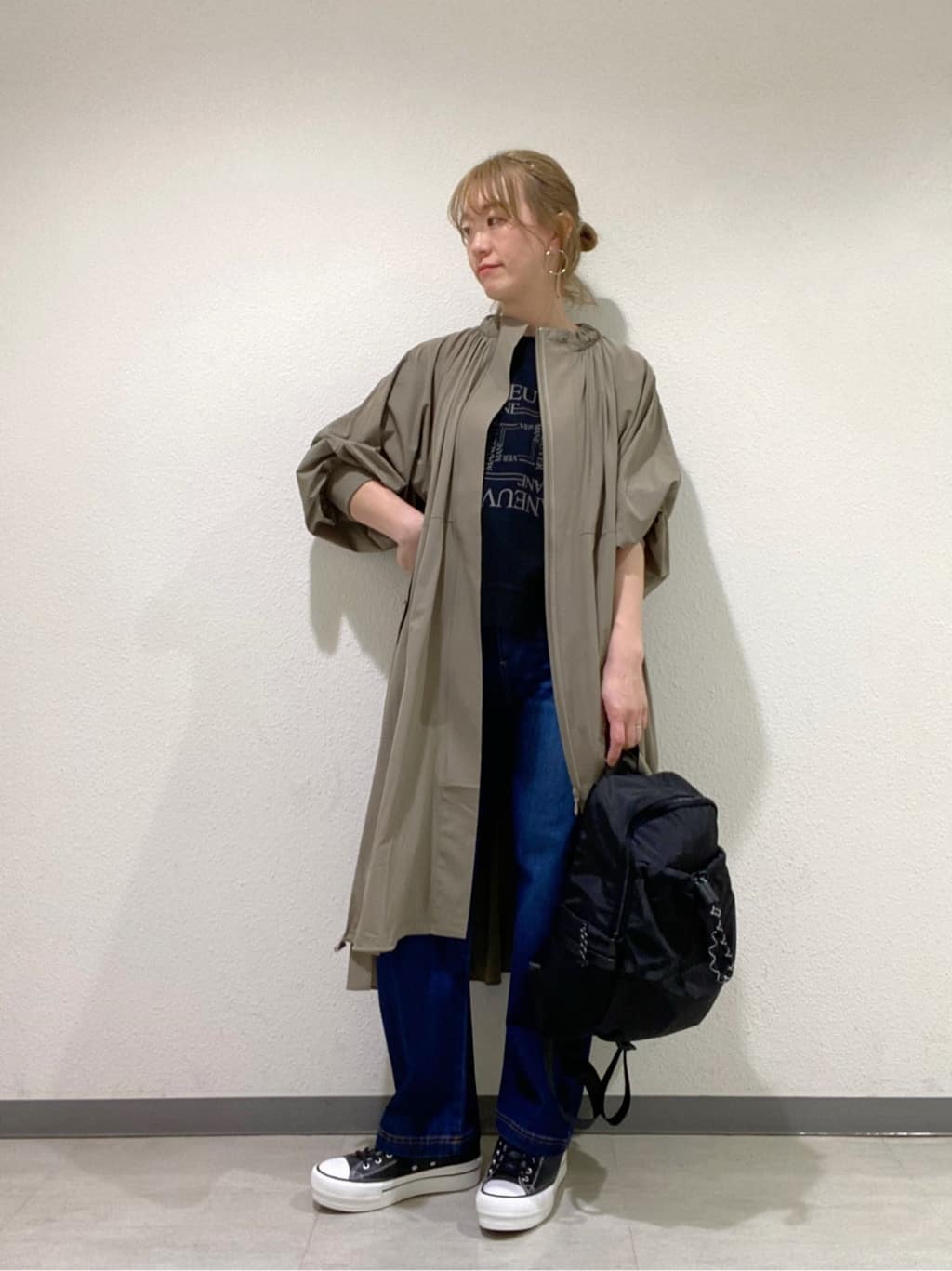 LASUDのカーブシルエットデニムを使ったコーディネートを紹介します。｜Rakuten Fashion(楽天ファッション／旧楽天ブランドアベニュー)3779632