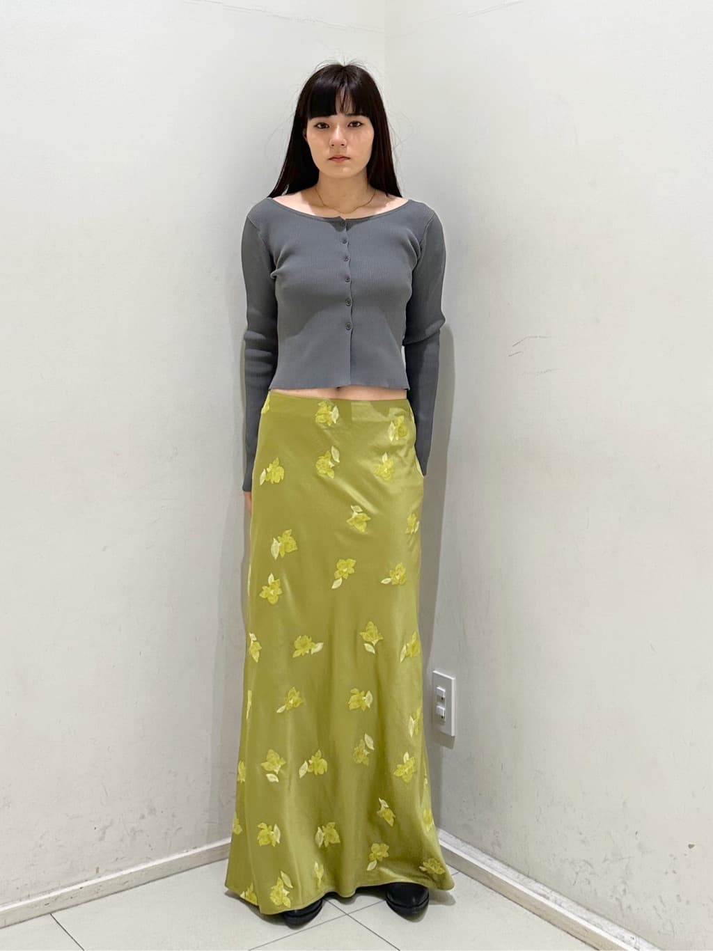 moussyのリサイクルポリエステルサテン生地刺繍サテンスカートを使った  