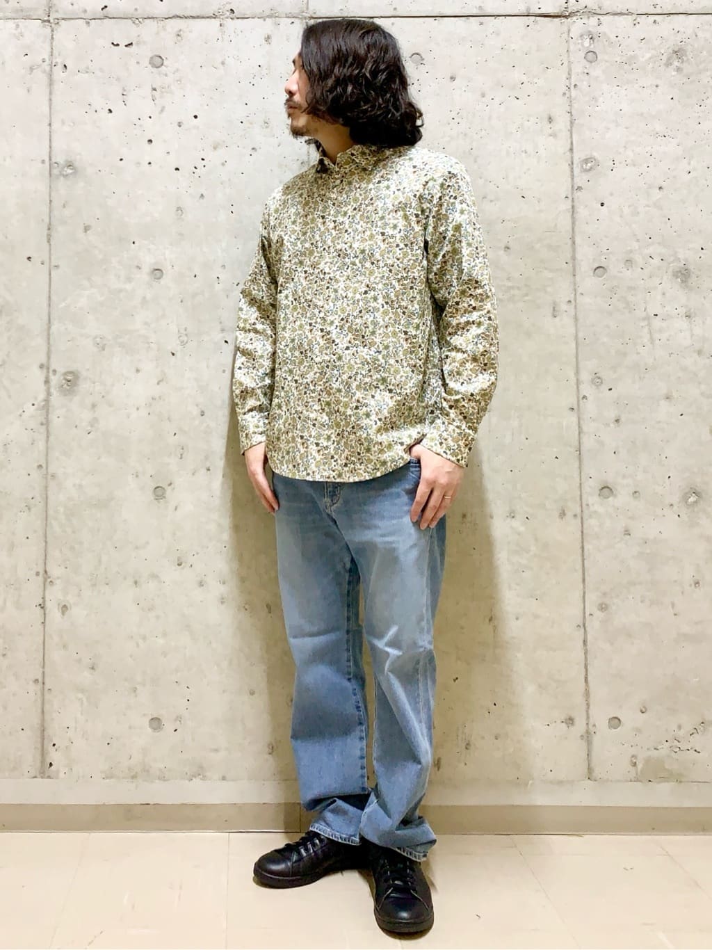 TAKEO KIKUCHIの【Made in JAPAN】モンスターストレッチ アイスウォッシュ デニムパンツを使ったコーディネートを紹介します。｜Rakuten Fashion(楽天ファッション／旧楽天ブランドアベニュー)3782842