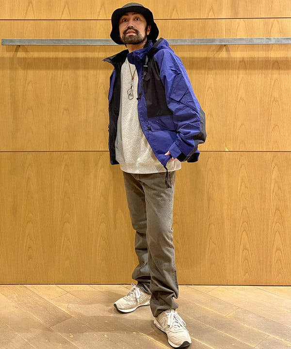 BEAMS OUTLETのBEAMS / 2トーン ナイロン テック ジャケットを使ったコーディネートを紹介します。｜Rakuten Fashion(楽天ファッション／旧楽天ブランドアベニュー)3784178