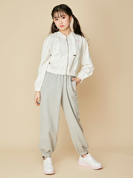 JENNI Online Shopのショート丈ワッペンZIPパーカーを使ったコーディネートを紹介します。｜Rakuten Fashion(楽天ファッション／旧楽天ブランドアベニュー)3789671