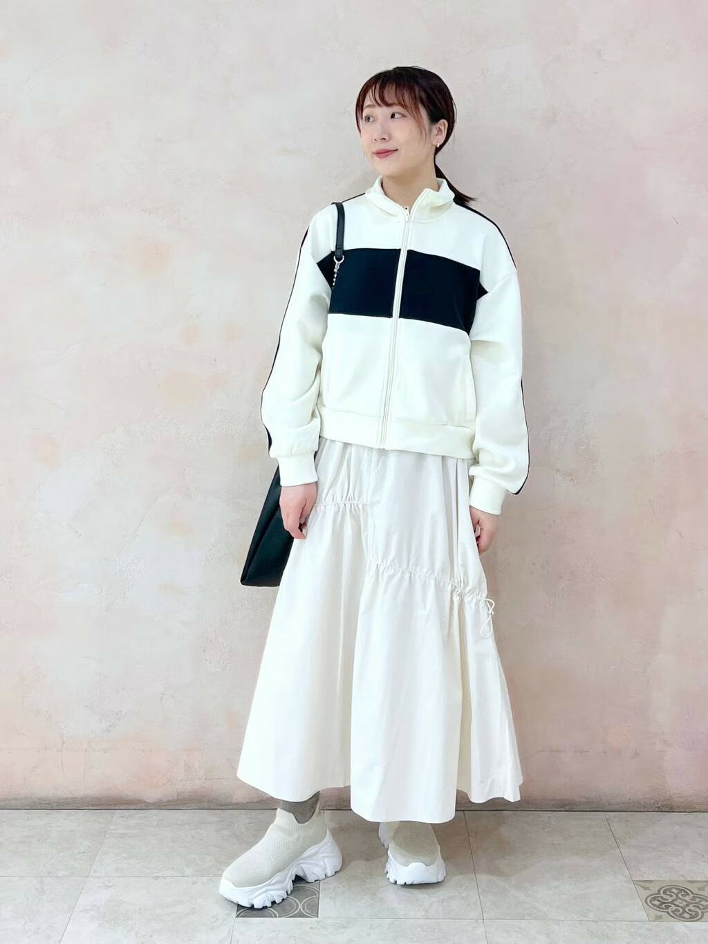 LAKOLEのスクエネックカップキャミを使ったコーディネートを紹介します。｜Rakuten Fashion(楽天ファッション／旧楽天ブランドアベニュー)3800214