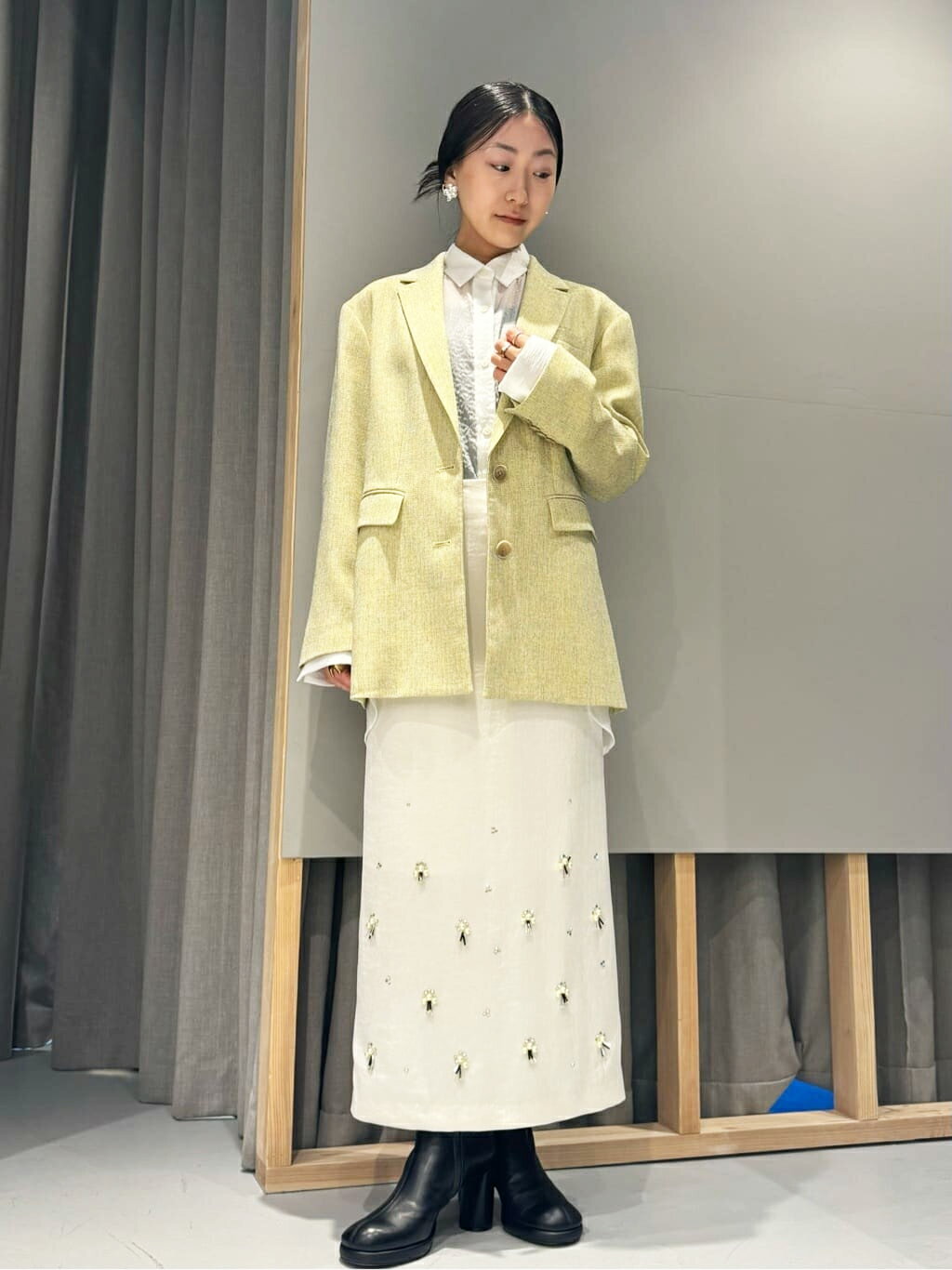 LOVELESSのビジュータイトスカートを使ったコーディネートを紹介します。｜Rakuten Fashion(楽天ファッション／旧楽天ブランドアベニュー)3800322