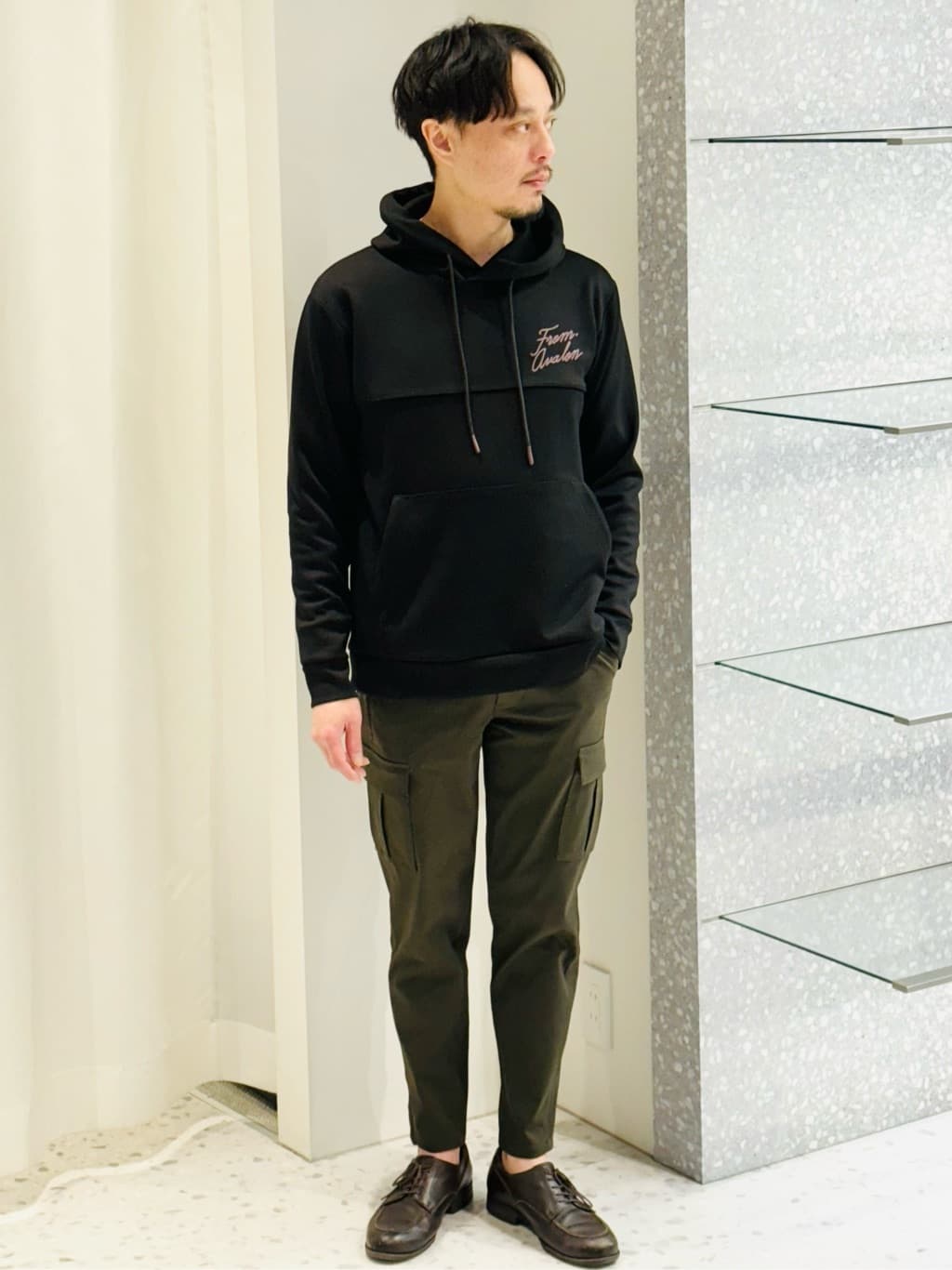 MEN'S BIGIのダンボールプルオーバーパーカーを使ったコーディネートを紹介します。｜Rakuten Fashion(楽天ファッション／旧楽天ブランドアベニュー)3800621