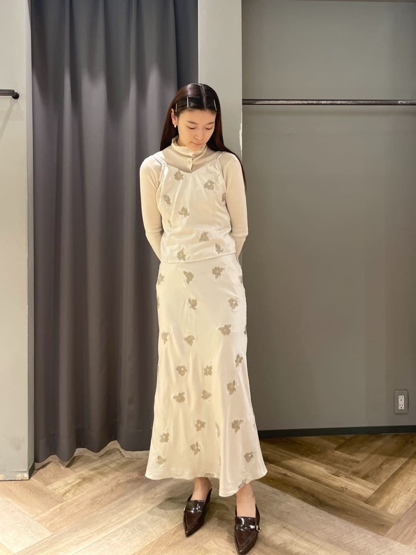 moussyのリサイクルポリエステルサテン生地刺繍サテンスカートを使った  