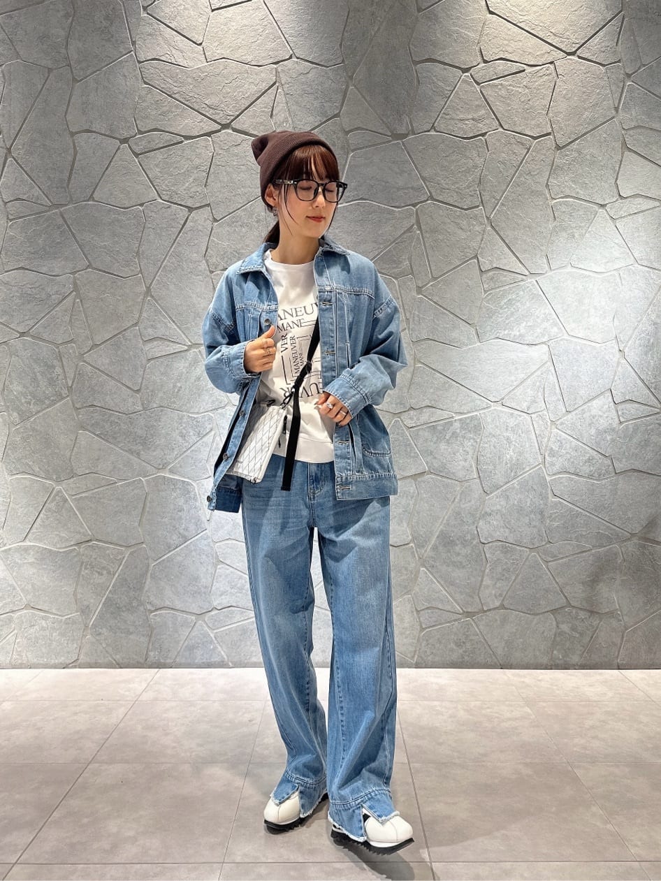 LASUDのラインデザインモノクロスニーカーを使ったコーディネートを紹介します。｜Rakuten Fashion(楽天ファッション／旧楽天ブランドアベニュー)3807325