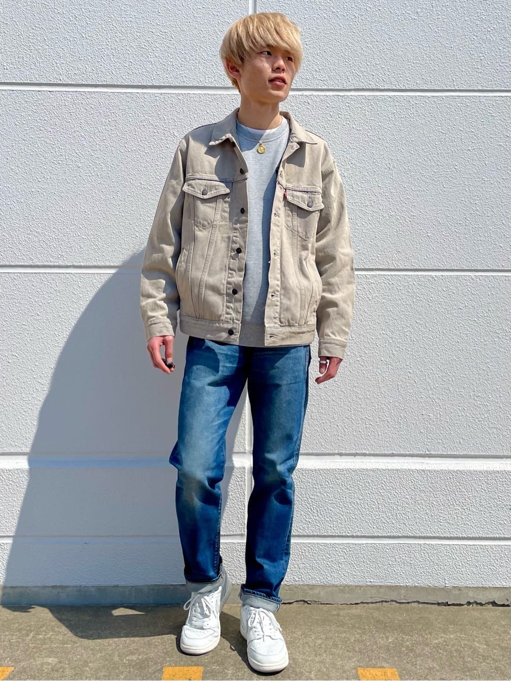 Levi'sのリラックスフィット トラッカージャケット ブラウン PAPERCUTを使ったコーディネートを紹介します。｜Rakuten Fashion(楽天ファッション／旧楽天ブランドアベニュー)3808652