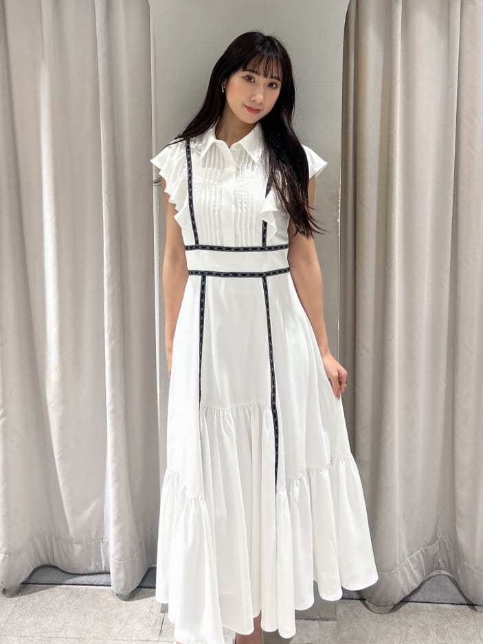 ロゴテープラインフリルフレアワンピース 春服　rienda rienda（リエンダ）の「ロゴテープラインフリルフレアワンピース