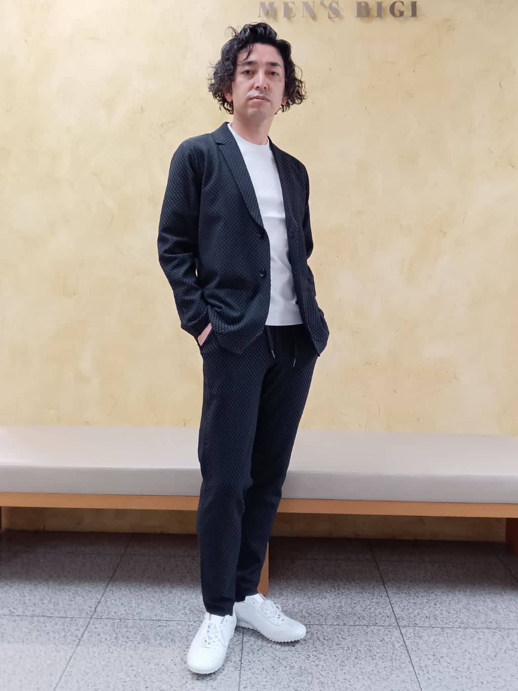 MEN'S BIGIのポリエステルエアリードッツテーラードジャケットを使ったコーディネートを紹介します。｜Rakuten Fashion(楽天ファッション／旧楽天ブランドアベニュー)3817531