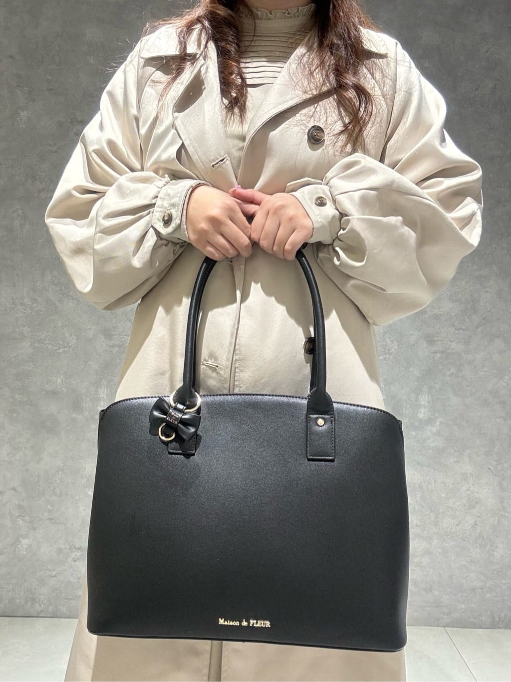 Maison de FLEURのファスナー仕切りバッグを使ったコーディネートを紹介します。｜Rakuten Fashion(楽天ファッション／旧楽天ブランドアベニュー)3824089