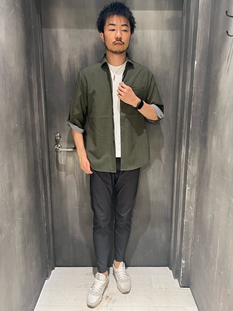 MEN'S BIGIのポリエステルカチオン七分袖ワイドカラーシャツを使ったコーディネートを紹介します。｜Rakuten Fashion(楽天ファッション／旧楽天ブランドアベニュー)3827179