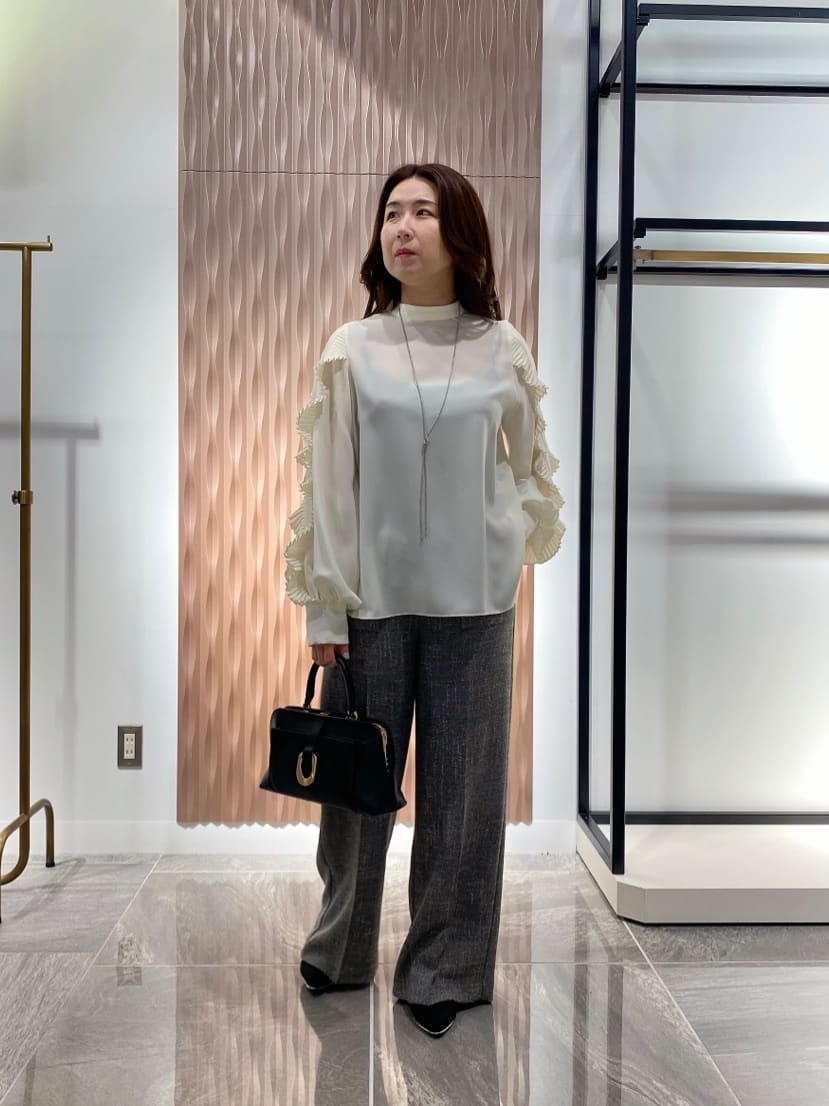 LASUDのプリーツフリルスリーブブラウスを使ったコーディネートを紹介します。｜Rakuten Fashion(楽天ファッション／旧楽天ブランドアベニュー)3827645