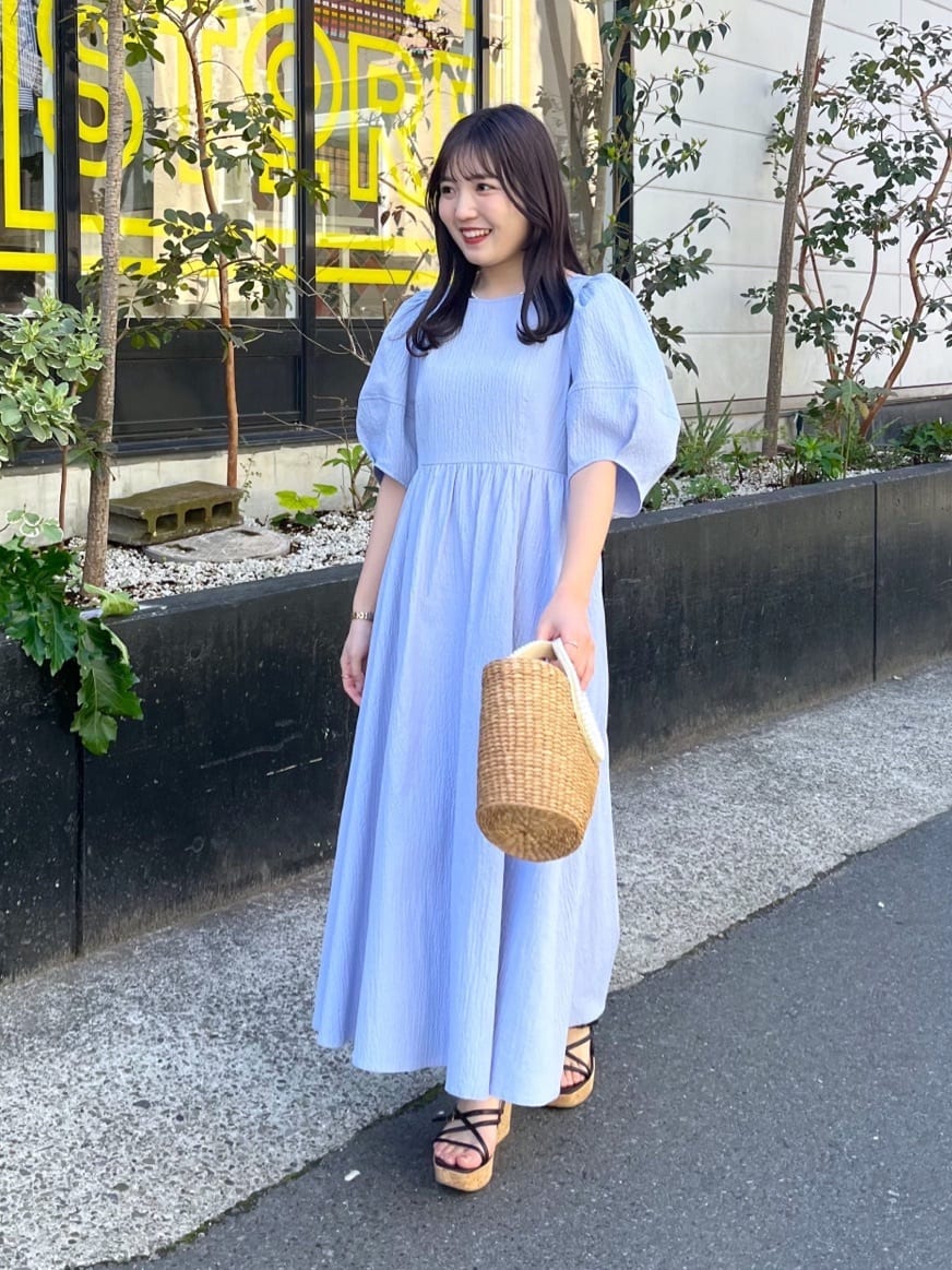 La boutique BonBonのリップルランタンスリーブワンピースを使った  