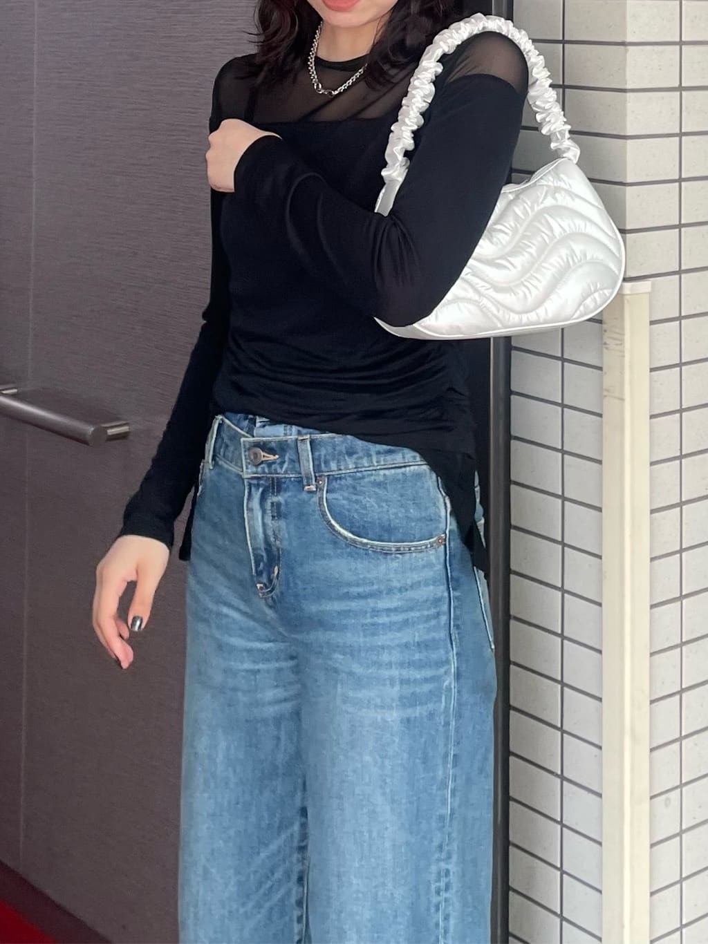 moussyのSHEER LAYERED LS トップスを使ったコーディネートを紹介します。｜Rakuten Fashion(楽天ファッション／旧楽天ブランドアベニュー)3844300