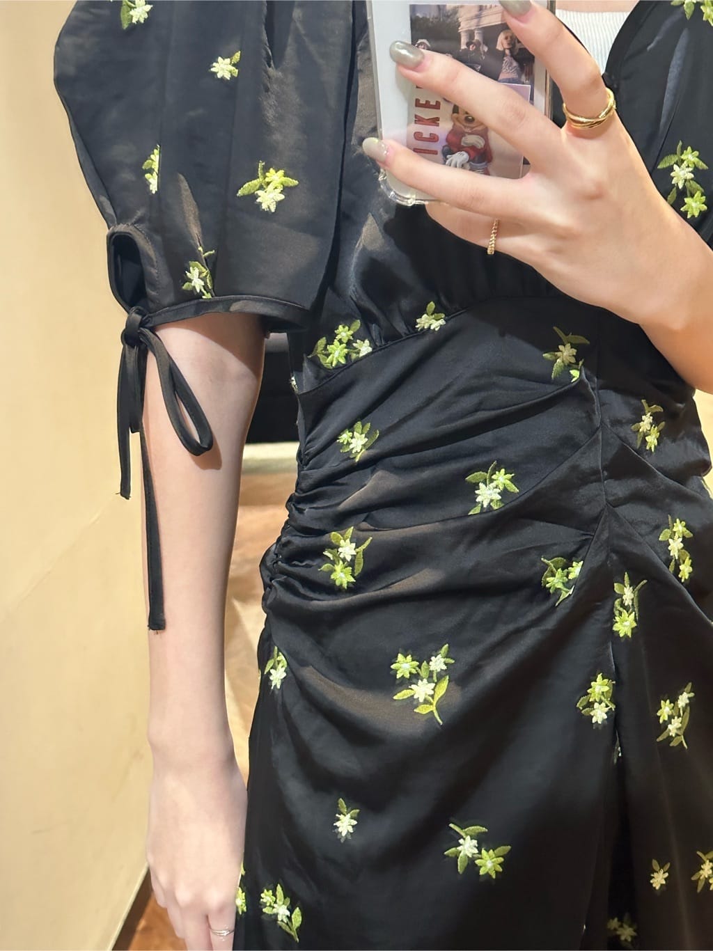moussyのBUTTERFLY SLEEVE ドレスを使ったコーディネートを紹介します。｜Rakuten Fashion(楽天ファッション／旧楽天ブランドアベニュー)3844327