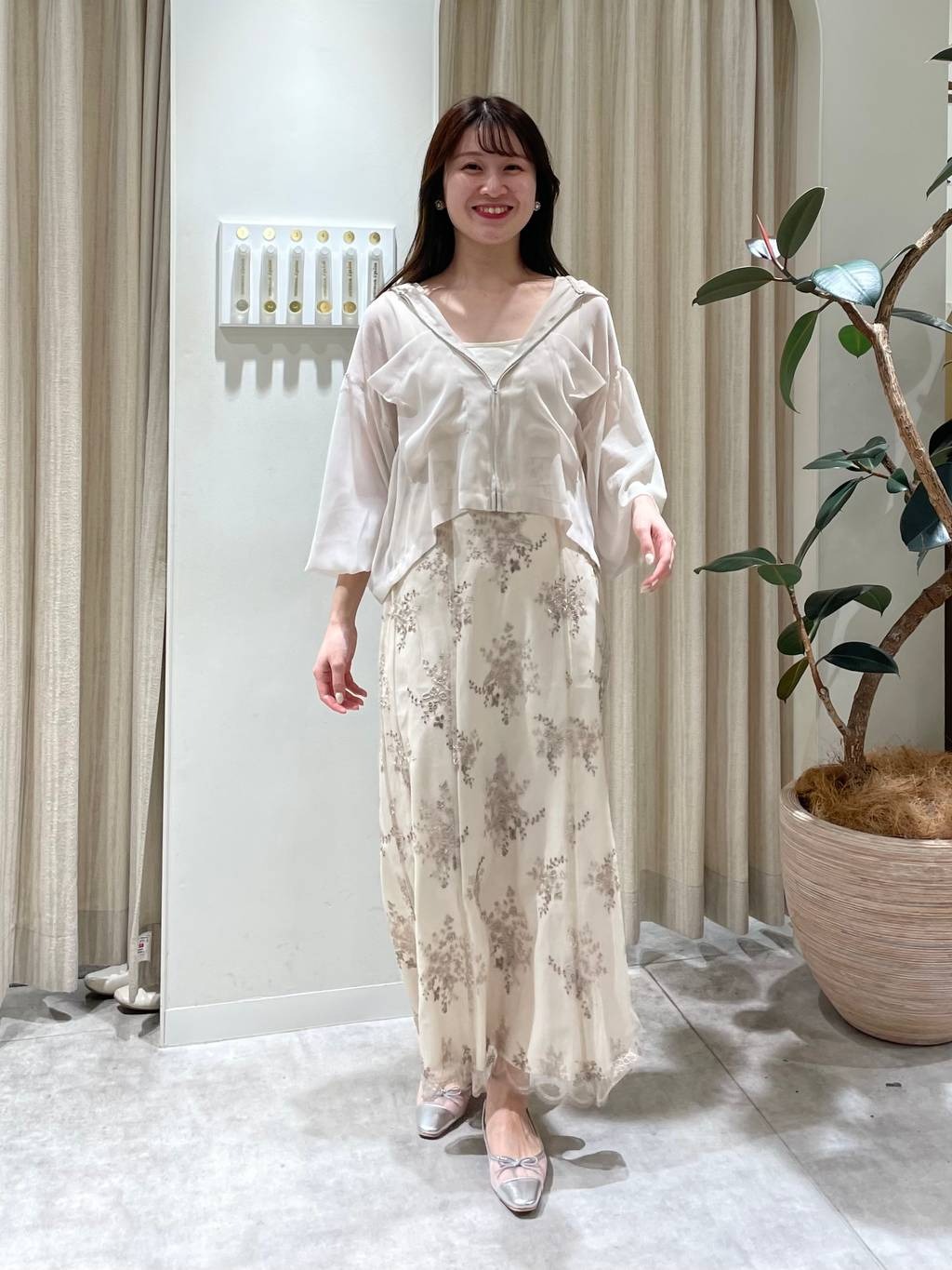 mysty womanの【リバイバル!】楊柳シアーZIPパーカーを使ったコーディネートを紹介します。｜Rakuten Fashion(楽天ファッション／旧楽天ブランドアベニュー)3847043