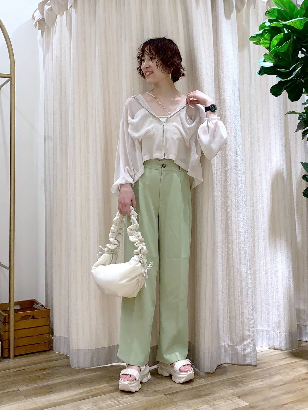mysty womanの【リバイバル!】楊柳シアーZIPパーカーを使ったコーディネートを紹介します。｜Rakuten Fashion(楽天ファッション／旧楽天ブランドアベニュー)3847066