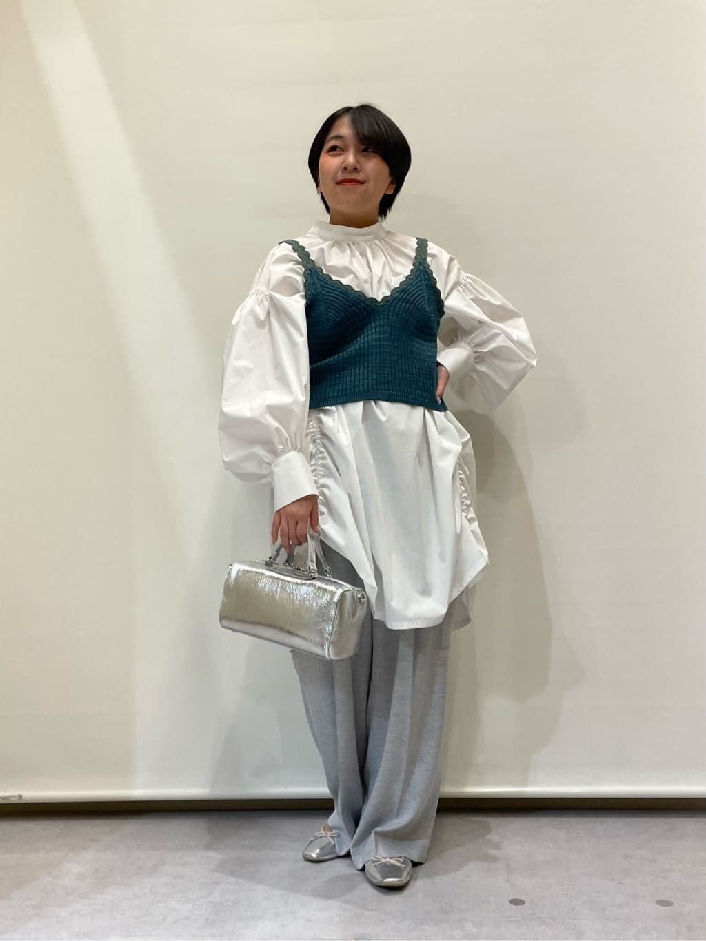 Vinのメタリックレザーミニボストンバッグを使ったコーディネートを紹介します。｜Rakuten Fashion(楽天ファッション／旧楽天ブランドアベニュー)3848197