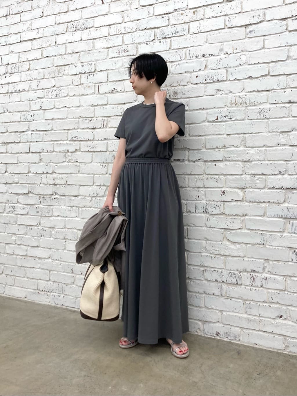 Whim Gazetteの【MAURIZIO TAIUTI】ストローレザートートバッグを使ったコーディネートを紹介します。｜Rakuten Fashion(楽天ファッション／旧楽天ブランドアベニュー)3859941