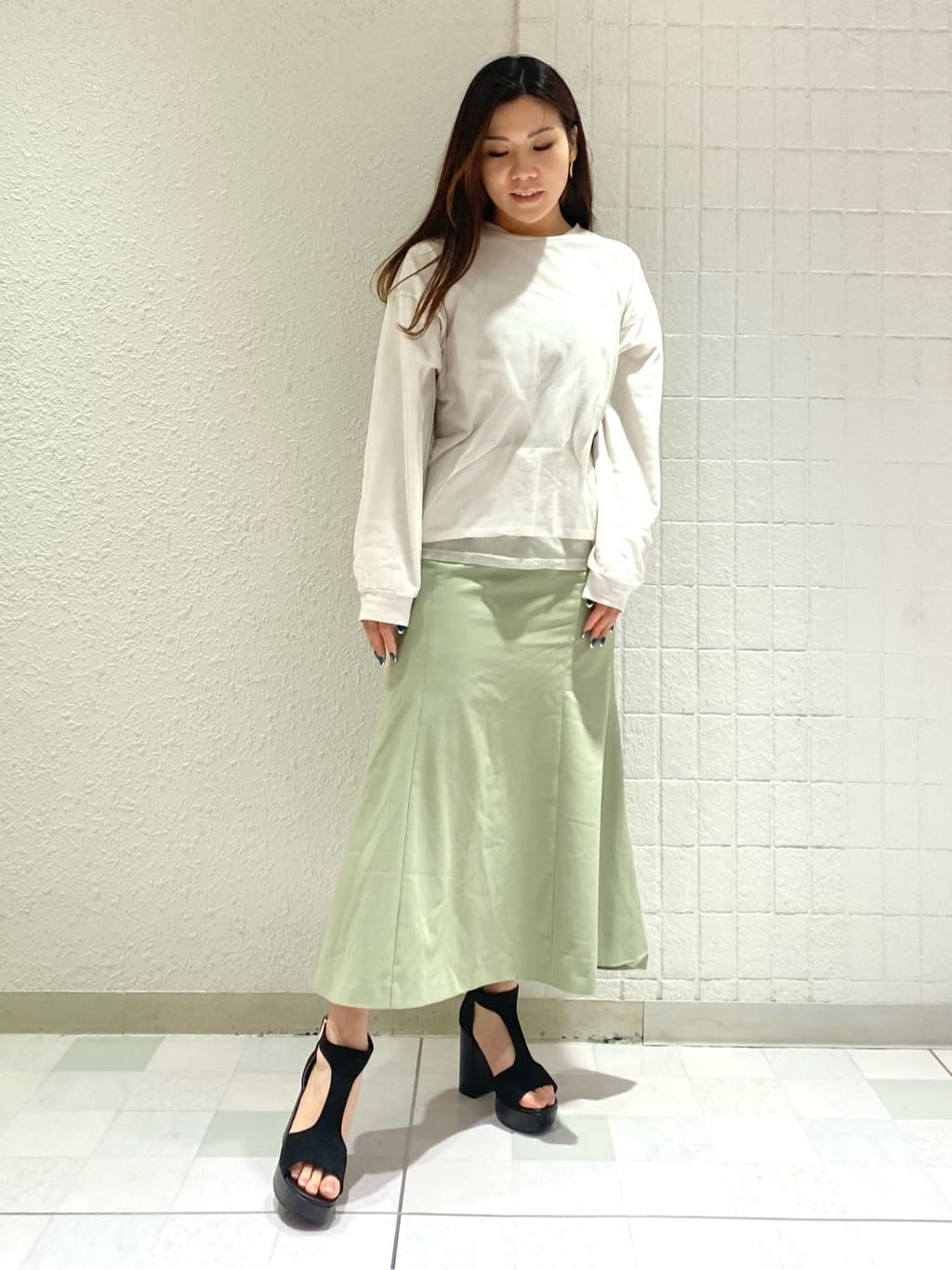 ESPERANZAのTストラップスクエアサンダル 24SSを使ったコーディネートを紹介します。｜Rakuten Fashion(楽天ファッション／旧楽天ブランドアベニュー)3861128