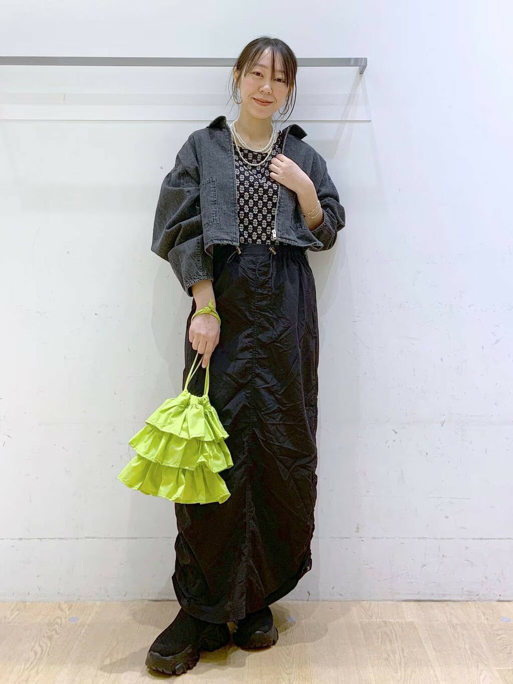 LAKOLEのラッフル巾着2WAYショルダーバッグを使ったコーディネートを紹介します。｜Rakuten Fashion(楽天ファッション／旧楽天ブランドアベニュー)3863839