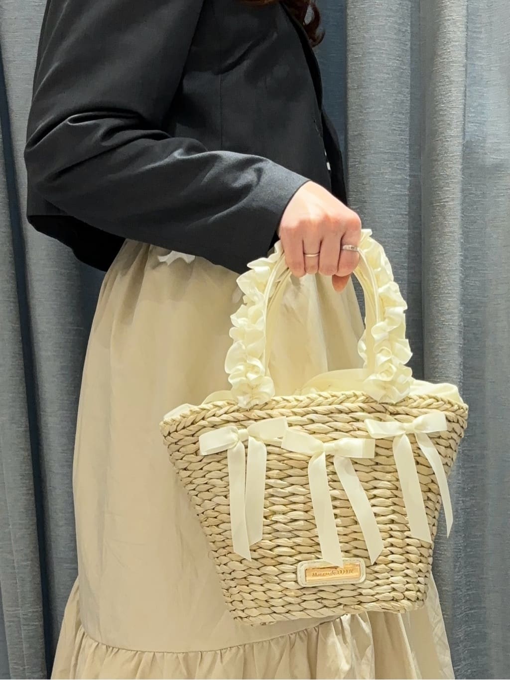 Maison de FLEURのメイズフリルハンドルリボンカゴバッグを使ったコーディネートを紹介します。｜Rakuten Fashion(楽天ファッション／旧楽天ブランドアベニュー)3869166