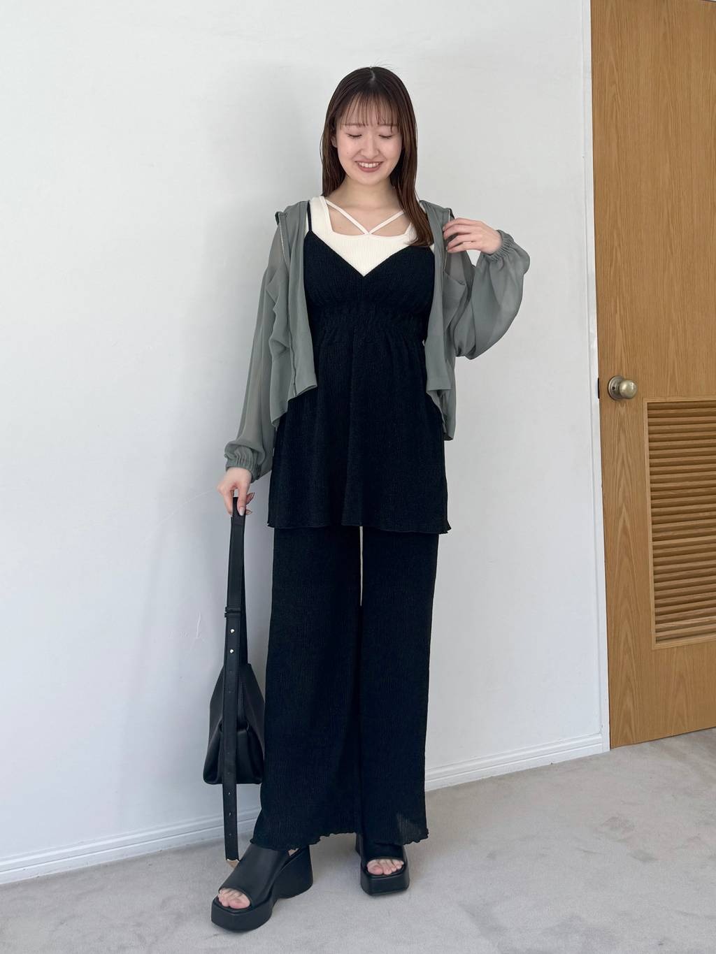 mysty womanの【堀未央奈さん着用アイテム】プラットフォームサンダルを使ったコーディネートを紹介します。｜Rakuten Fashion(楽天ファッション／旧楽天ブランドアベニュー)3875421