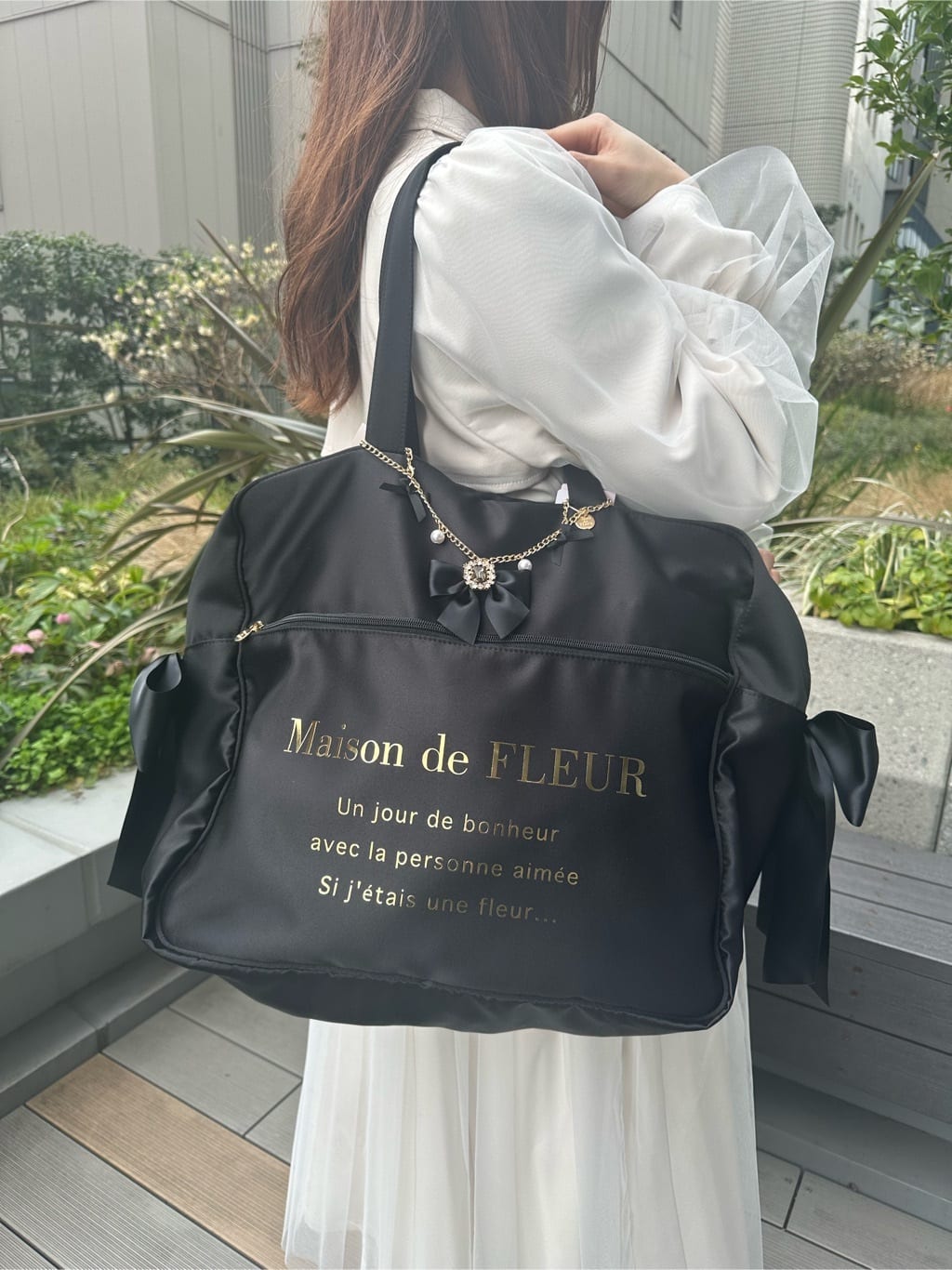 Maison de FLEURのサテンキャリーオンバッグを使ったコーディネートを紹介します。｜Rakuten Fashion(楽天ファッション／旧楽天ブランドアベニュー)3877680