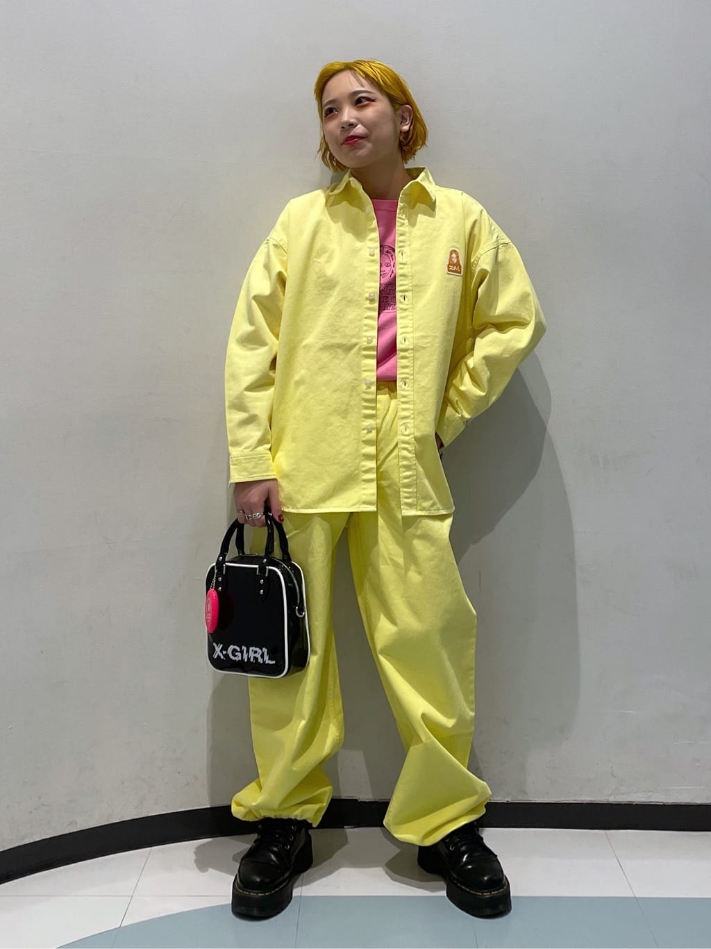 X-girlのENAMEL 2WAY SQUARE SHOULDER BAG バッグ X-girlを使ったコーディネートを紹介します。｜Rakuten Fashion(楽天ファッション／旧楽天ブランドアベニュー)3889928
