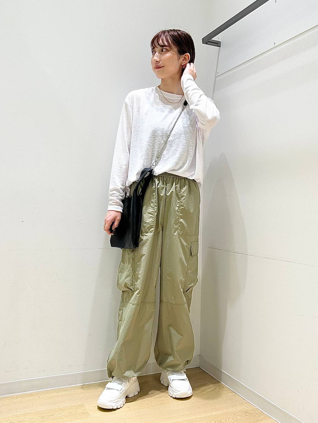 LAKOLEのスクエネックカップキャミを使ったコーディネートを紹介します。｜Rakuten Fashion(楽天ファッション／旧楽天ブランドアベニュー)3893871