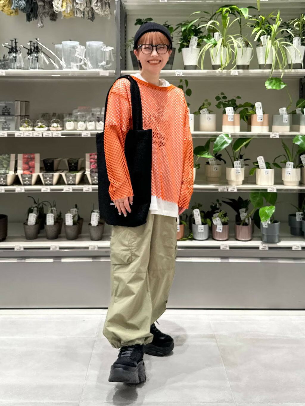 LAKOLEのラメニットトートバッグを使ったコーディネートを紹介します。｜Rakuten Fashion(楽天ファッション／旧楽天ブランドアベニュー)3893874