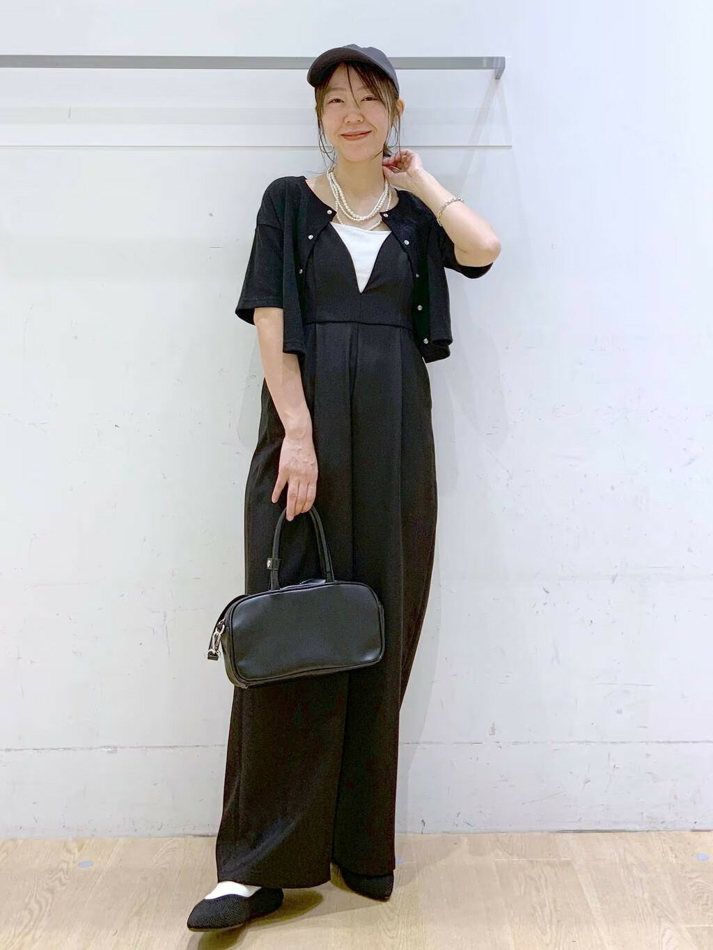 LAKOLEのスクエアボストンショルダーバッグを使ったコーディネートを紹介します。｜Rakuten Fashion(楽天ファッション／旧楽天ブランドアベニュー)3893882