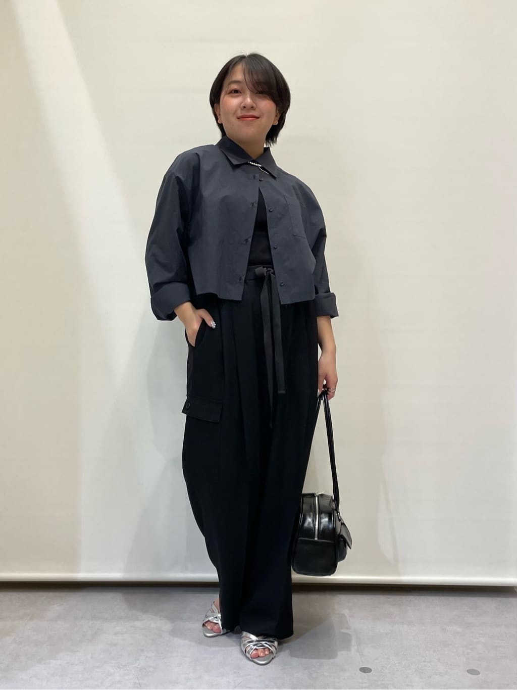 Vinのコットンクロップドシャツを使ったコーディネートを紹介します。｜Rakuten Fashion(楽天ファッション／旧楽天ブランドアベニュー)3894443